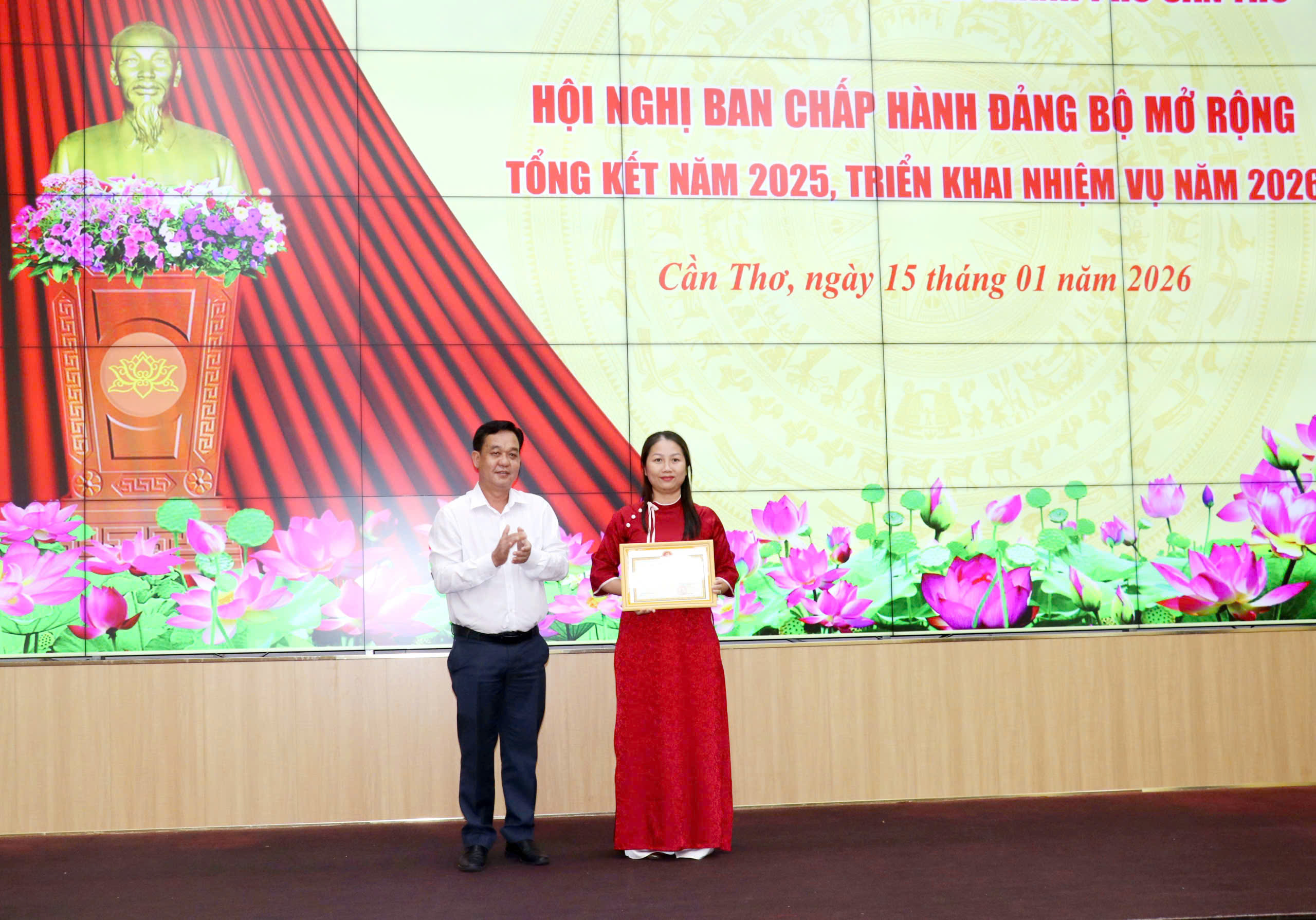 Chi bộ trực thuộc Đảng bộ Trường Cao đẳng Cộng đồng Sóc Trăng  nhận khen thưởng đạt tiêu chuẩn “Hoàn thành xuất sắc nhiệm vụ”  tiêu biểu 5 năm liền (2021 - 2025)