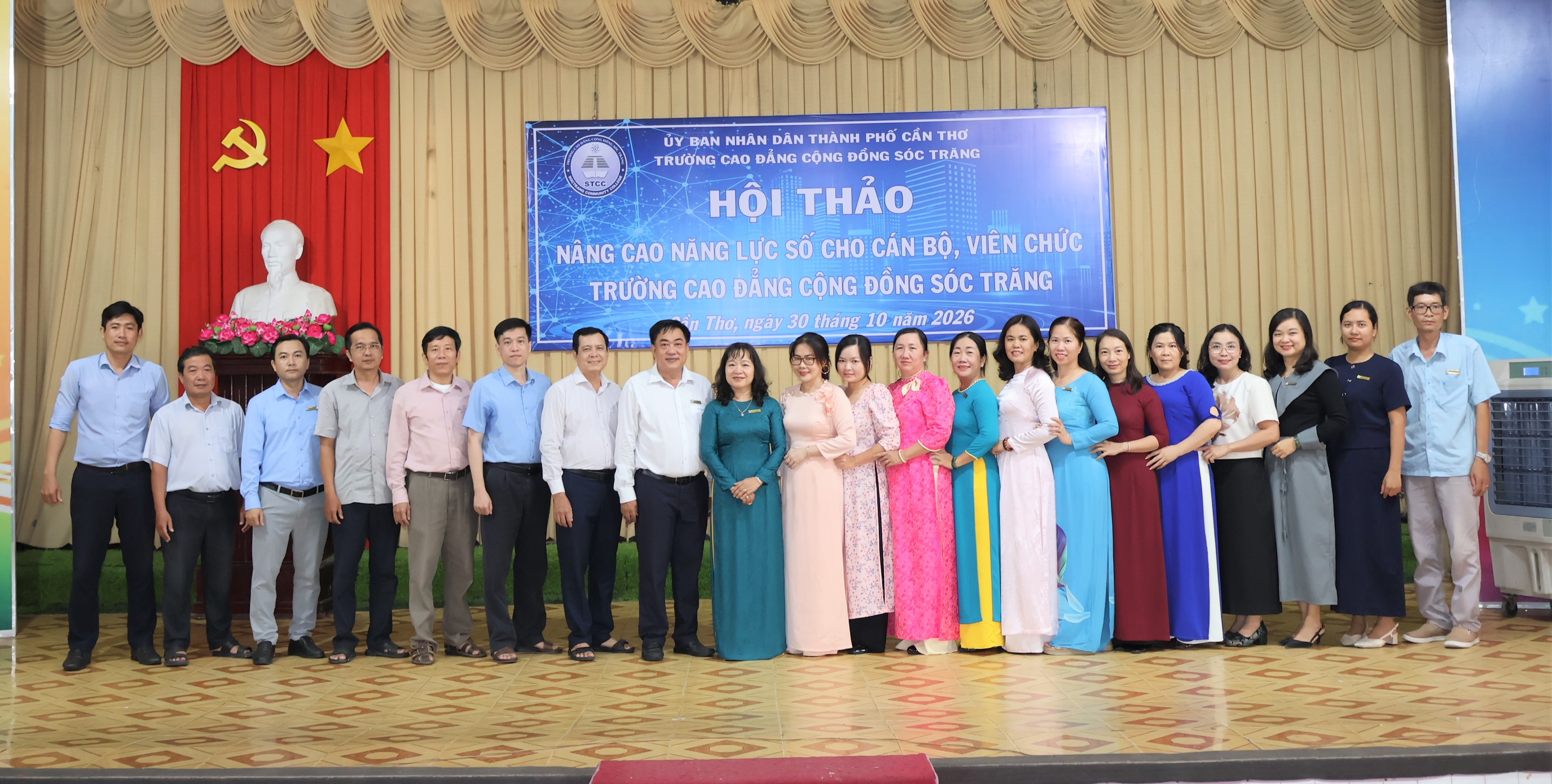 Hội thảo khoa học "Nâng cao năng lực số cho cán bộ, viên chức Trường Cao đẳng Cộng đồng Sóc Trăng"