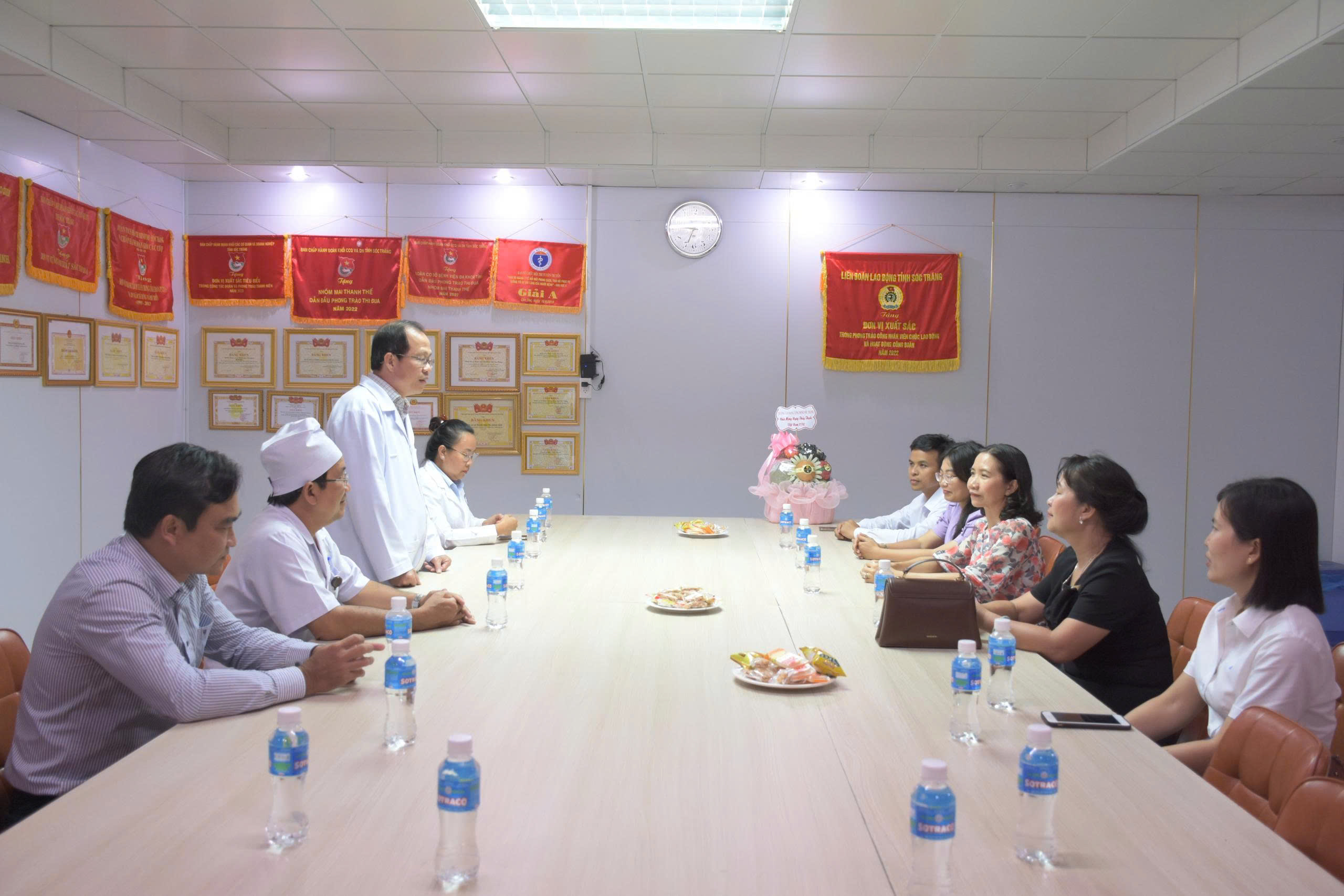 Trường Cao đẳng Cộng đồng Sóc Trăng thăm, chúc mừng Ngày Thầy thuốc Việt Nam